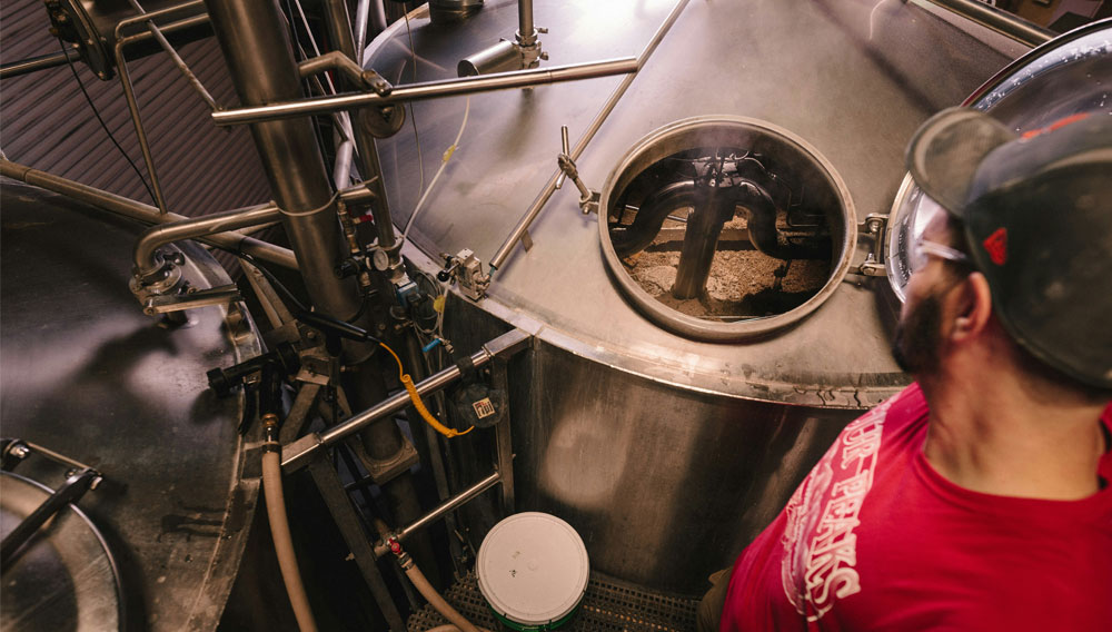 View into a mash tun in the brewhouse (Photo: Elevate on Unsplash)