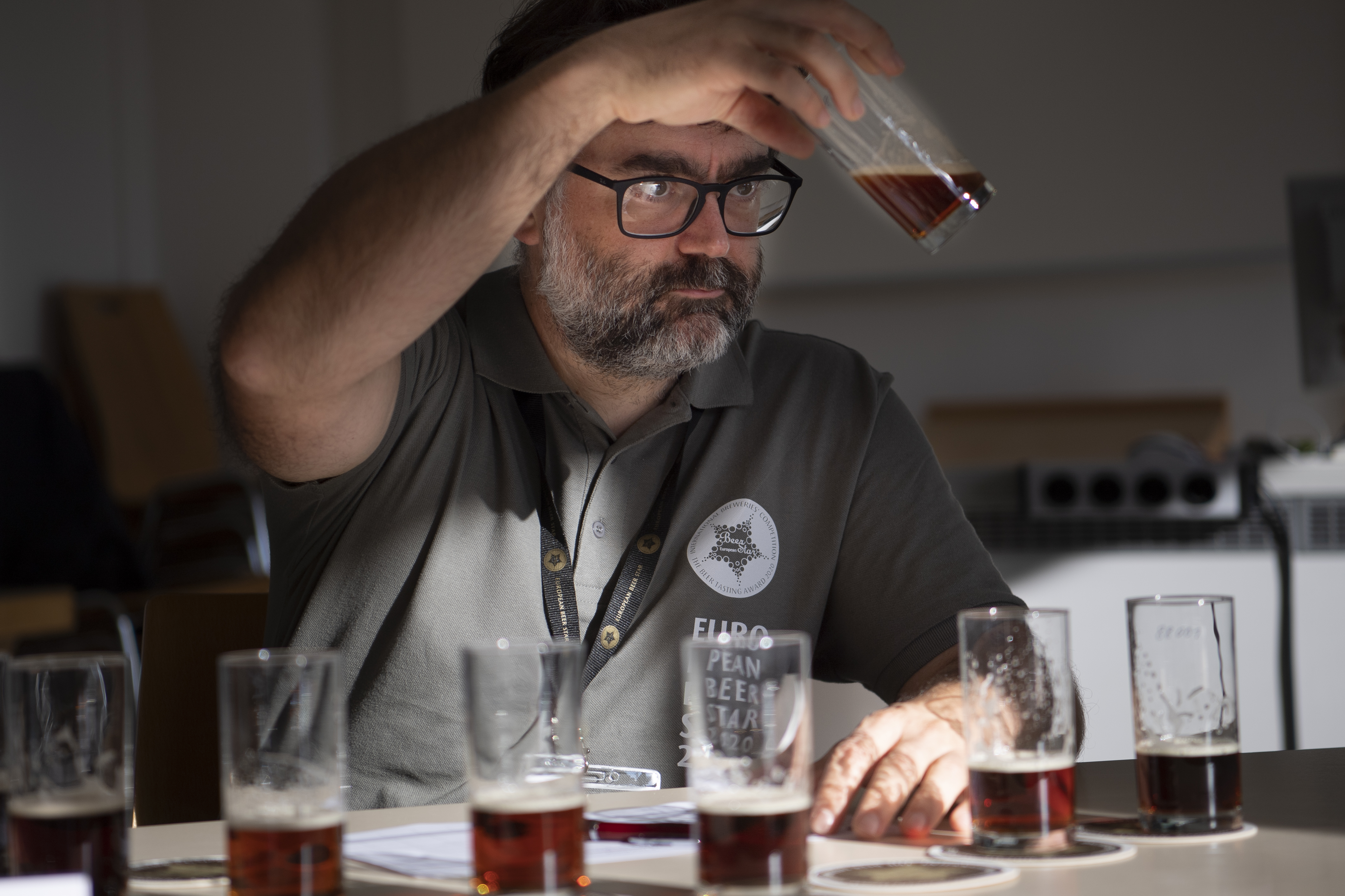 Jury member at the European Beer Star tasting (Photo: Private Brauereien/Volker Martin)