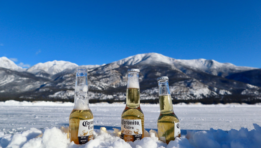three bottles of Corona beer in the snow (Photo: Isi Parente, Unsplash)