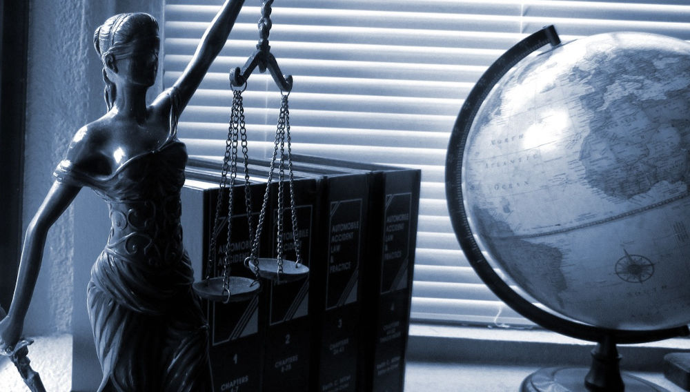 Small Lady Justice statue on a desk (Photo: jessica45 on Pixabay)