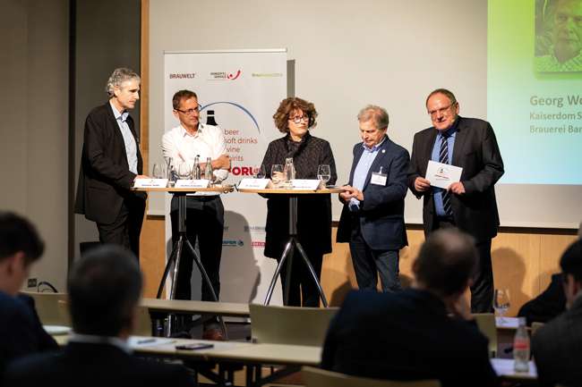 Die Podiumsdiskussion lies Brauer, Winzer uns Spirituosenhersteller zu Wort kommen (Foto: Daniela Döhring/Konzept & Service)