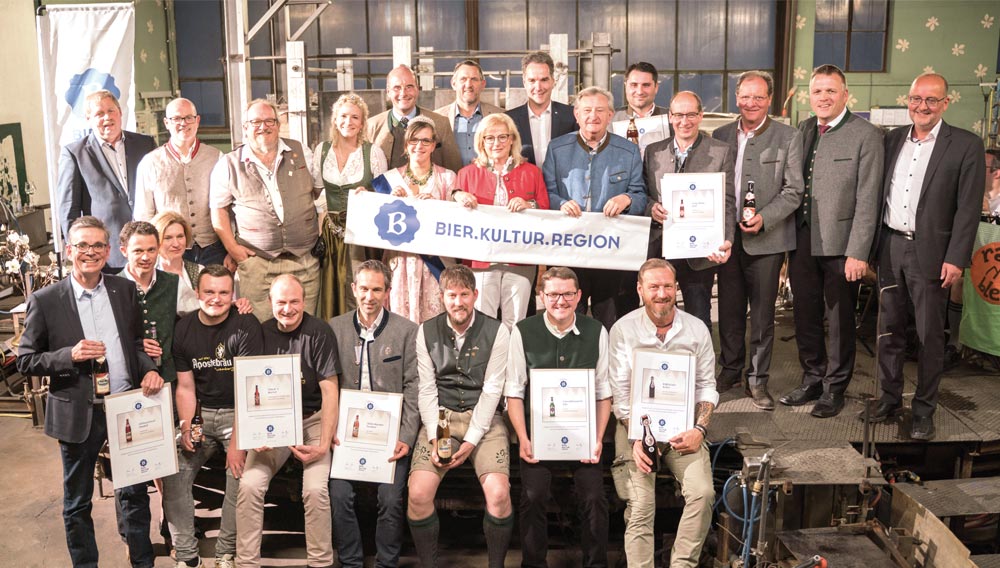 Preistru00e4ger, Jury und Initiatoren bei der Solistenbierpru00e4mierung am 30. April 2019