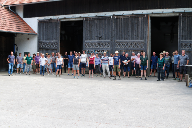 Gruppenfoto Exkursionsteilnehmer Bio-Hopfen