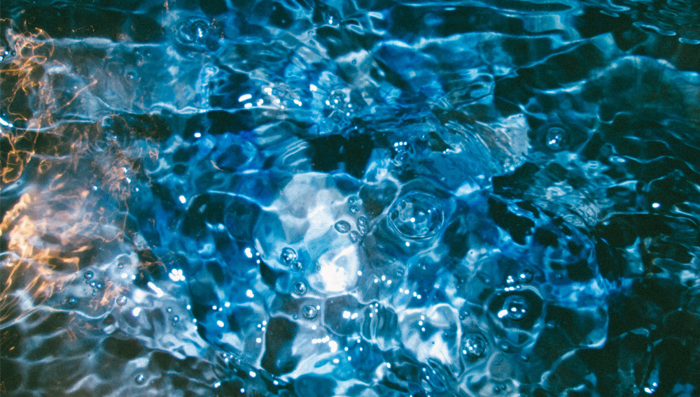 Wasser (Foto: Fátima Fuentes auf Unsplash)