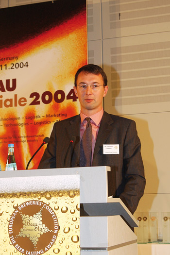 Dr. Werner Gloßner bei der Preisverleihung 2004 (Foto: Private Brauereien)