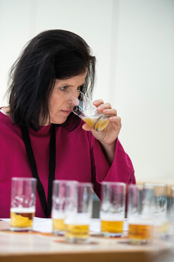 Andrea Kalrait bei der European Beer Star-Verkostung 2020 (Foto: Volker Martin, Private Brauereien Bayern)