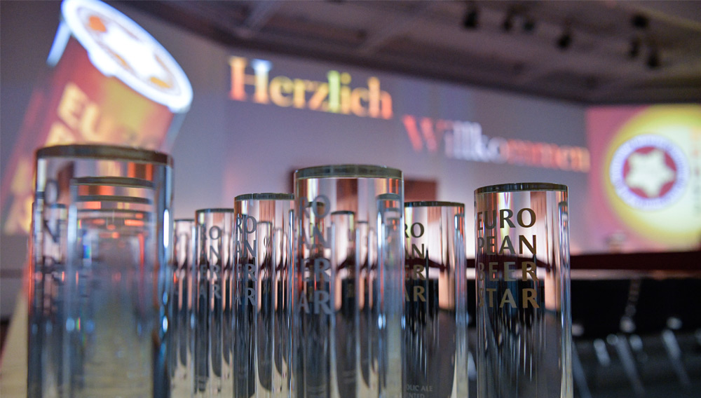 Die Oscars der Braubranche: diese Glaszylinder sind die Trophäen des European Beer Star (Foto: Private Brauereien Bayern)