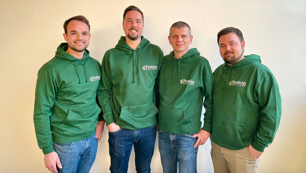 Das Gründer-Team (v.li.): Marco Ries, Christoph Pitter, Prof. Tomas Kurz und Michael Baunach Gruppenfoto ProteinDistillery
