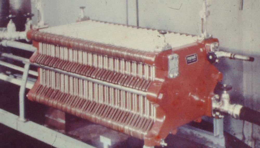 Kieselgurschichtenfilter um 1960 mit manueller Anpressung Ausschnitt eines Kieselgurschichtenfilters um 1960