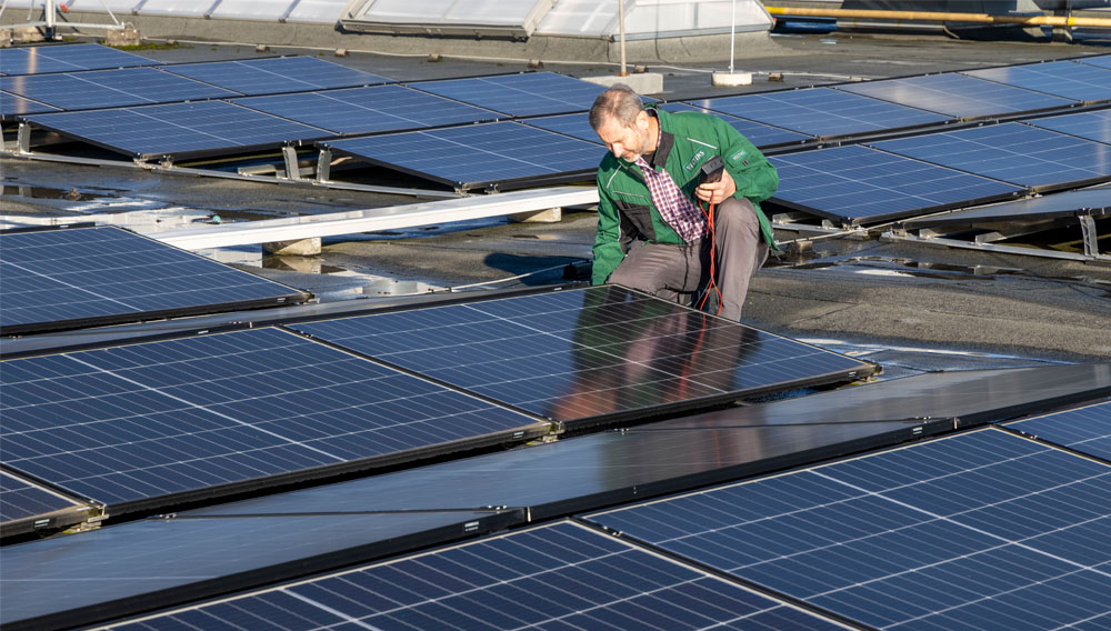 Die Photovoltaik-Anlage erzielt 324 kWp Photovoltaik-Anlage auf dem Dach der Brauerei Veltins