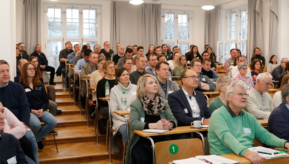 Volles Haus im StudiTUM am Weihenstephaner Berg Blick ins Publikum des 12. Seminars Hefe und Mikrobiologie in Weihenstephan