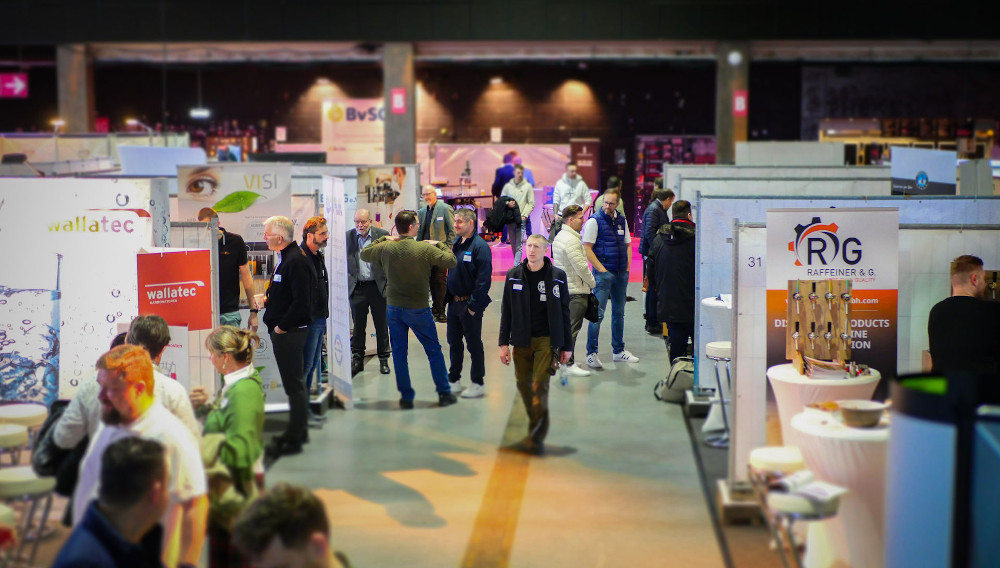 Die InterSchank findet 2025 zum zweiten Mal statt Blick in eine Messehalle auf der InterSchank