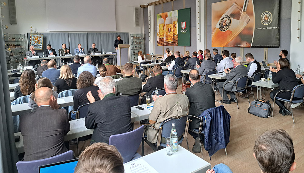 Die Berichterstattung zu abgeschlossenen und geplanten Forschungsvorhaben stößt auf großes Interesse Das Auditorium bei der Mitgliederversammlung 2025 der Wissenschaftlichen Station für Brauerei in München
