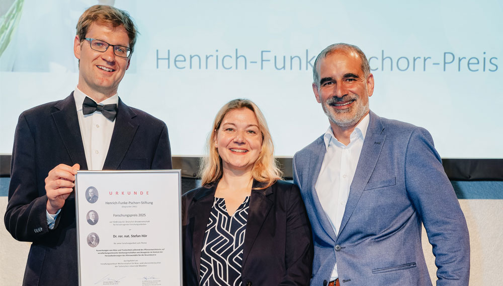 Preisträger Dr. Stefan Hör (li.), Prof. Martina Gastl, Leiterin BLQ, und Dr. Stefan Kreisz (Foto: DBB/CHLietzmann) Dr. Stefan Hör (li.), Prof. Martina Gastl und Dr. Stefan Kreisz (Foto: DBB/CHLietzmann)
