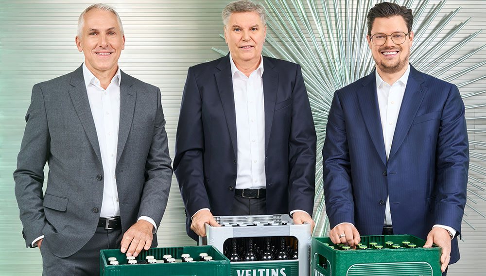 (v.li.) Neuaufstellung für Markt und Marke: Rainer Emig, Veltins-Geschäftsführer Vertrieb, Dr. Volker Kuhl, Sprecher der Geschäftsführung, und Fabian Veltins, Veltins-Geschäftsführer Marketing (v.li.) Rainer Emig, Veltins-Geschäftsführer Vertrieb, Dr. Volker Kuhl, Sprecher der Geschäftsführung, und Fabian Veltins, Veltins-Geschäftsführer Marketing