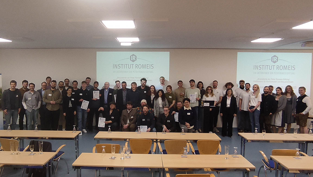 Alle teilnehmenden Teams nahmen die Herausforderung Bernstein-Hefeweizen mit großem Engagement und Kreativität an Gruppenfoto der Teilnehmer des Wettbewerbs Brautalente 2025 der Peter Romeis-Stiftung