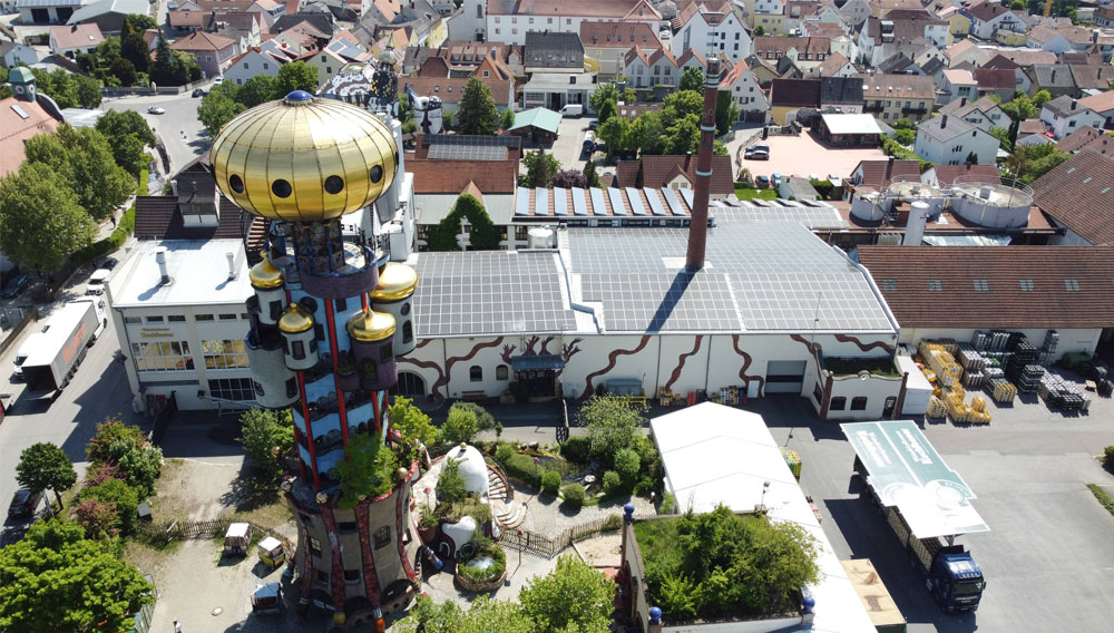 Luftansicht der Brauerei Zum Kuchlbauer mit Hundertwasser-Turm (Foto: broesele)